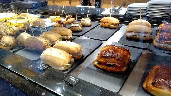 Fotografia tomada fuera de Gómez Fusión - cafeterías en Santander, Cantabria