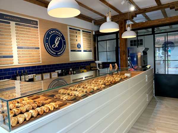 Fotografia tomada fuera de GRACIANA Empanadas Argentinas - Tienda de alimentación en Madrid, Madrid