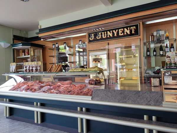 Fotografia tomada fuera de Gran Bazar - Variety store en Ripoll, Girona