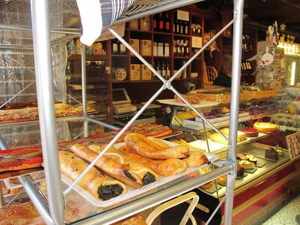 Fotografia tomada fuera de Granja L'Aneuenca Pastisseria | Esterri d'Àneu - Pastelería en Esterri d'Àneu, Lleida