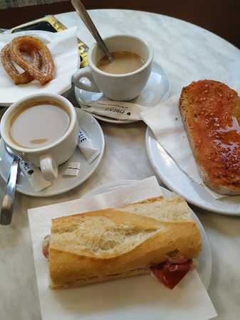 Fotografia tomada fuera de Guisset - Panadería en Llançà, Girona
