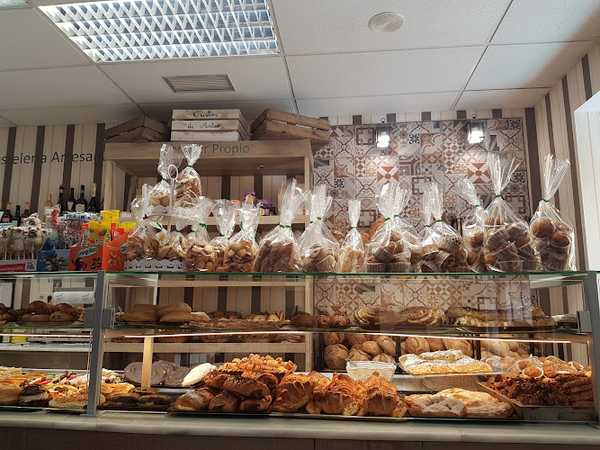 Fotografia tomada fuera de Gustos De Antes - Panadería en Sigüenza, Guadalajara