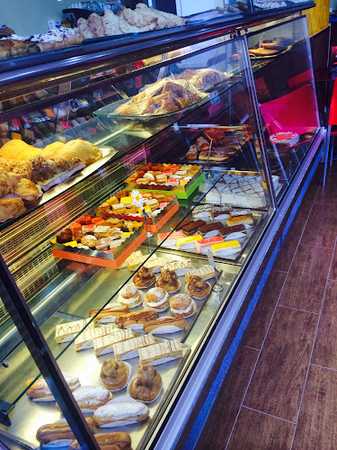 Fotografia tomada fuera de Haomar pastelería cafeteria - Pastelería en Benidorm, Alicante