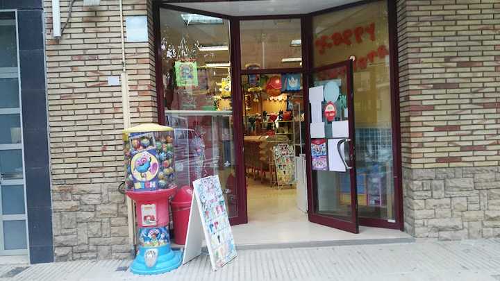 Fotografia tomada fuera de Happy Juniors - Botiga de llaminadures en Mollerussa, Lleida