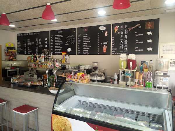 Fotografia tomada fuera de Heladería Cafeteria Tiare - Gelateria en Vilafranca del Penedès, Barcelona