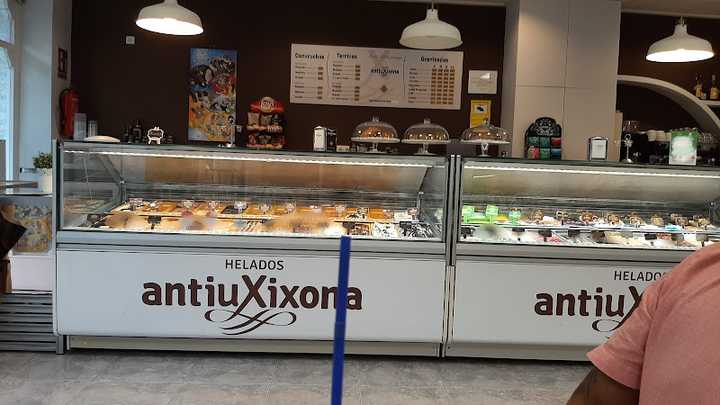 Fotografia tomada fuera de Heladeria Las Dunas - Antiu Xixona - Heladería en Guardamar del Segura, Alicante
