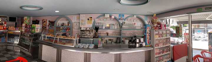 Fotografia tomada fuera de Heladería Pastelería Dama Blanca - cafeterías en Santa Pola, Alicante