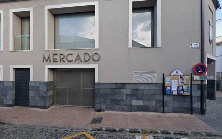 Fotografia tomada fuera de Hermanas Fernández Molina - Tienda de alimentación en Almodóvar del Campo, Ciudad Real