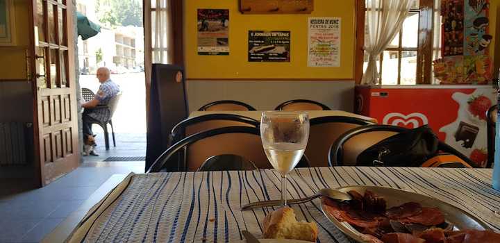 Fotografia tomada fuera de Hermanos Leiguarda - restaurantes en San Antolin de Ibias, Asturias