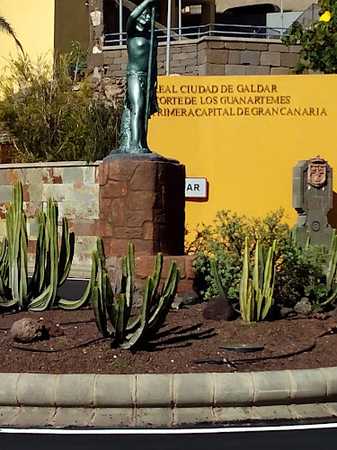 Fotografia tomada fuera de Hermanos Mendoza - Supermercado en Gáldar, Las Palmas