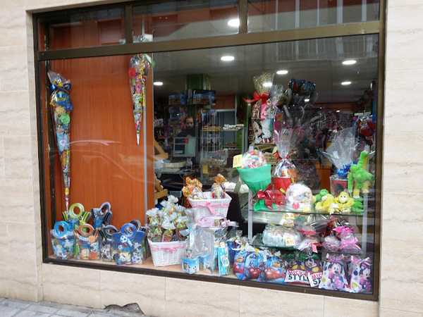 Fotografia tomada fuera de Hipergol - Tienda de golosinas en León, León