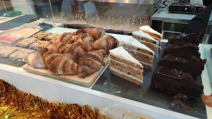 Fotografia tomada fuera de Horneame Panadería-Cafeteria-Parque de bolas infantil - cafeterías en Alicante, Alicante