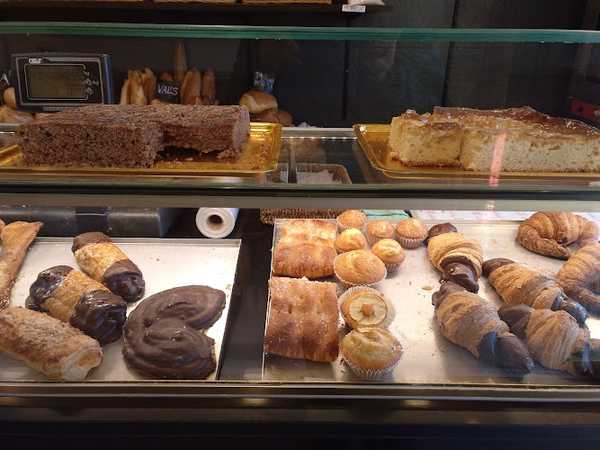 Fotografia tomada fuera de Horno catafal - Forn de pa en Badalona, Barcelona