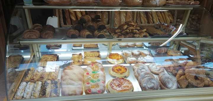 Fotografia tomada fuera de Horno de la Plaza - Forn de pa en Sant Joan Despí, Barcelona