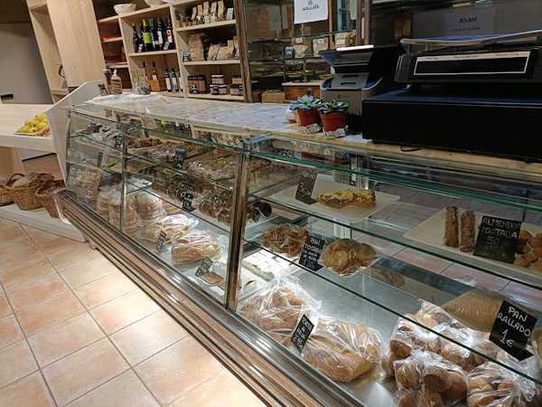 Fotografia tomada fuera de Horno de Leña Mallata Gratal - Panadería en Bolea, Huesca