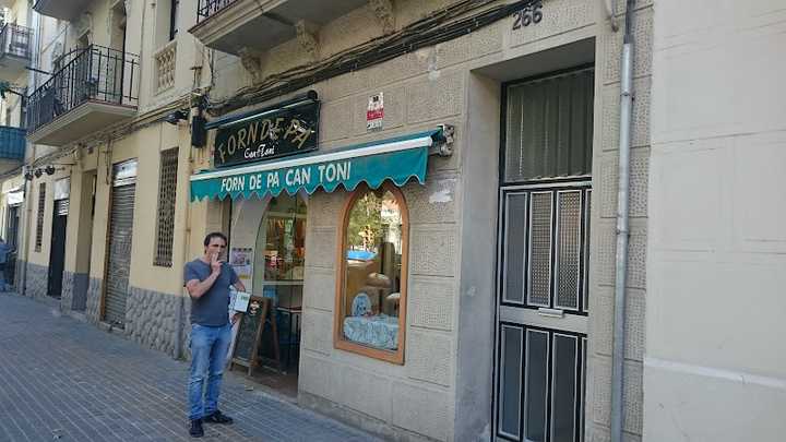 Fotografia tomada fuera de Horno de pan Can Toni - Forn de pa en Barcelona, Barcelona