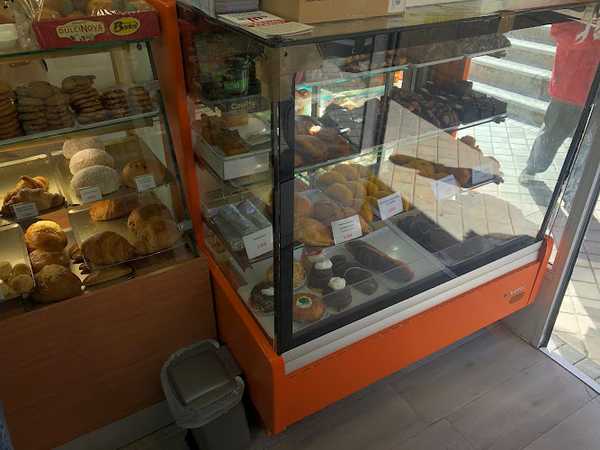 Fotografia tomada fuera de Horno De Pan Chimbo - Usera - Panadería en Madrid, Madrid