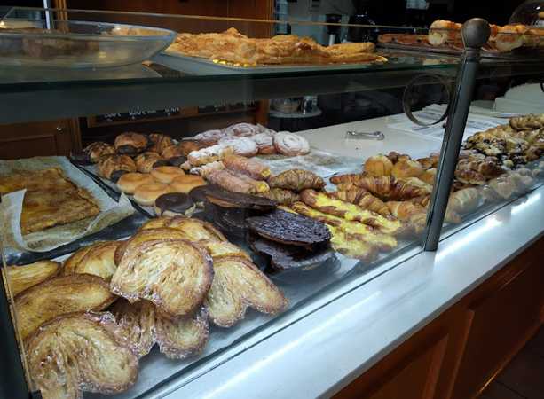 Fotografia tomada fuera de Horno de Pere - Forn d'en Pere - Forn de pa en Barcelona, Barcelona