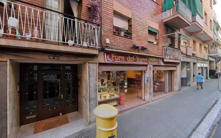 Fotografia tomada fuera de Horno Del Barrio Pastelería - Forn de pa en Esplugues de Llobregat, Barcelona