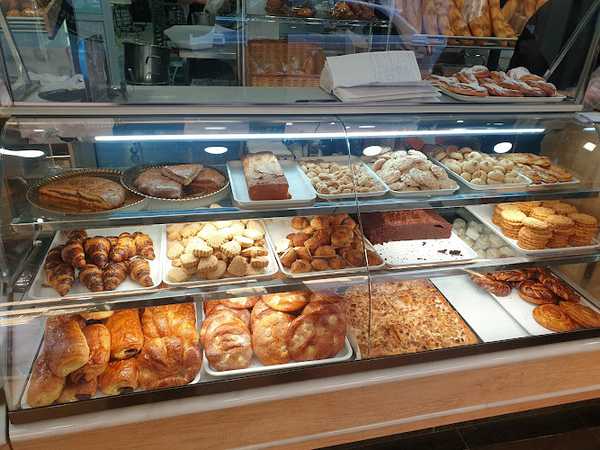 Fotografia tomada fuera de Horno La Media Calle - Panadería en Molina de Segura, Murcia