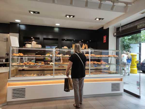 Fotografia tomada fuera de Horno la Rambla 31 - Forn de pa en Barcelona, Barcelona