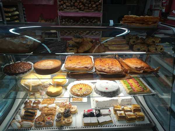 Fotografia tomada fuera de As Larpeiras - Pastelería en Narón, A Coruña