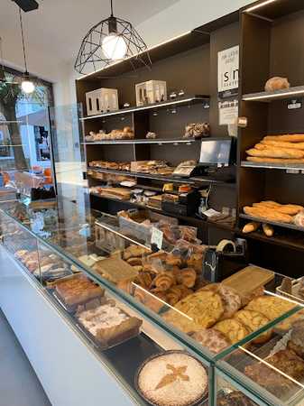 Fotografia tomada fuera de Horno Llombart - Panadería en Alcañiz, Teruel