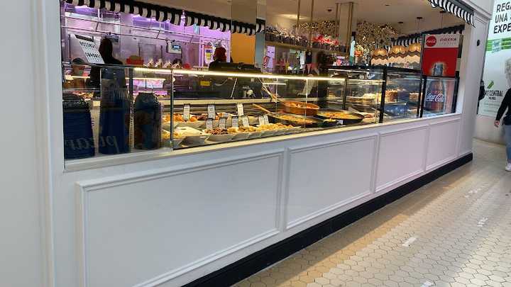 Fotografia tomada fuera de Horno San Antonio - Mercado Central de Valencia - Pastelería en Valencia, Valencia