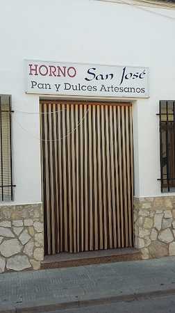 Fotografia tomada fuera de HORNO San José. Pan y Dulces Artesanos. - Panadería en Villarrobledo, Albacete