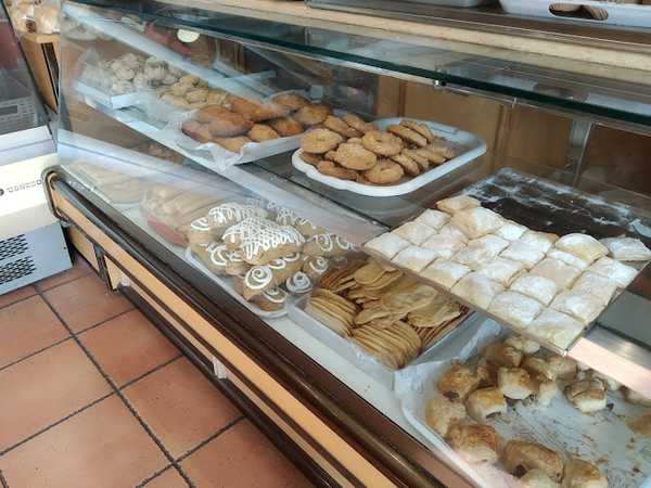 Fotografia tomada fuera de Horno Victoria - Store en Novelda, Alicante
