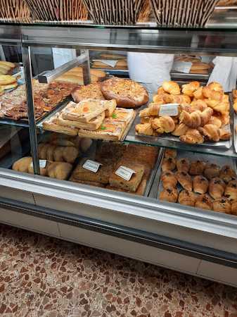 Fotografia tomada fuera de Horno. Forn La Plaçeta - Panadería en Benifaió, Valencia