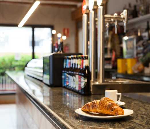 Fotografia tomada fuera de Hostal Restaurant Roma - restaurantes en Cubells, Lleida