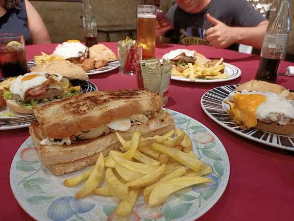 Fotografia tomada fuera de Hotel y Bodega El Lagar de Isilla - Bodega en La Vid, Burgos