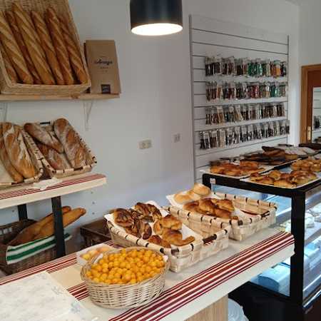 Fotografia tomada fuera de Ikatz Okindegia Gozotegia - Pastelería en Donostia-San Sebastian, Gipuzkoa
