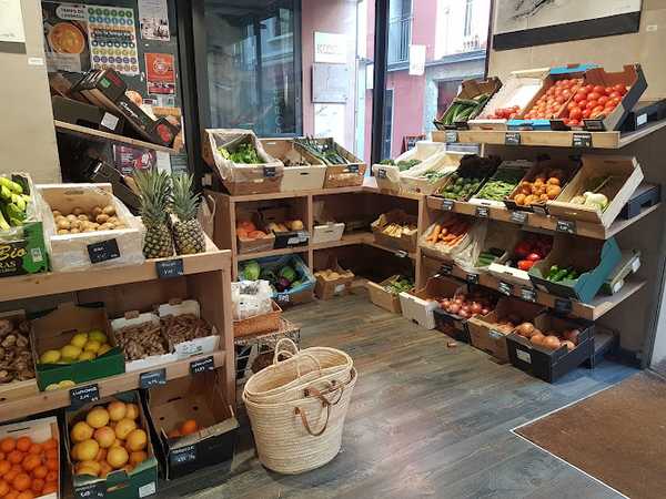 Fotografia tomada fuera de IRIS LA BOTIGA BIO - productes ecològics i suplementació - Botiga de menjar ecològic en Vic, Barcelona