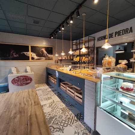 Fotografia tomada fuera de Jireh Panadería & Pastelería - Panadería en Torrelavega, Cantabria