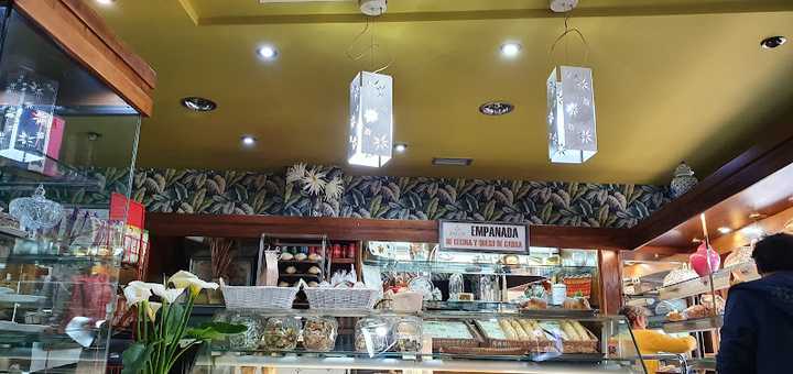 Fotografia tomada fuera de Jonuar - Pastelería en Grado, Asturias