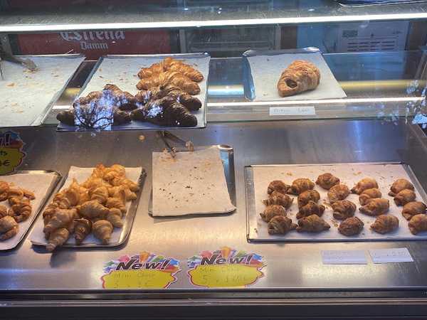 Fotografia tomada fuera de Judeli'S - Panadería en Cornellà de Llobregat, Barcelona