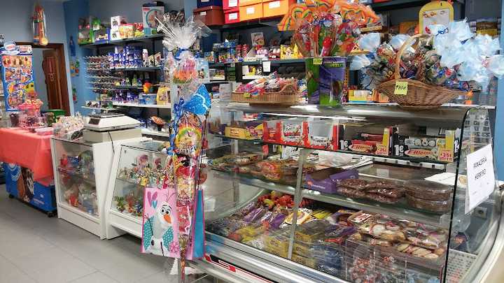 Fotografia tomada fuera de Juguetes Pitufos - Tienda de golosinas en Briviesca, Burgos