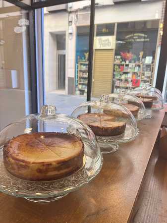 Fotografia tomada fuera de KIMCAKES - Pastelería en Granada, Granada