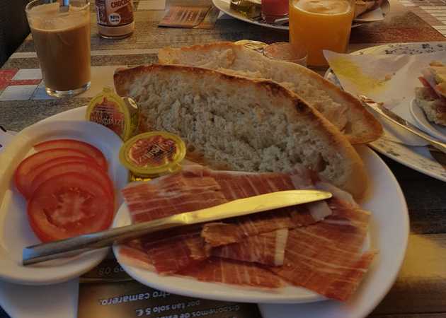 Fotografia tomada fuera de KIOSCO REYES - Cake shop en Bollullos Par del Condado, Huelva