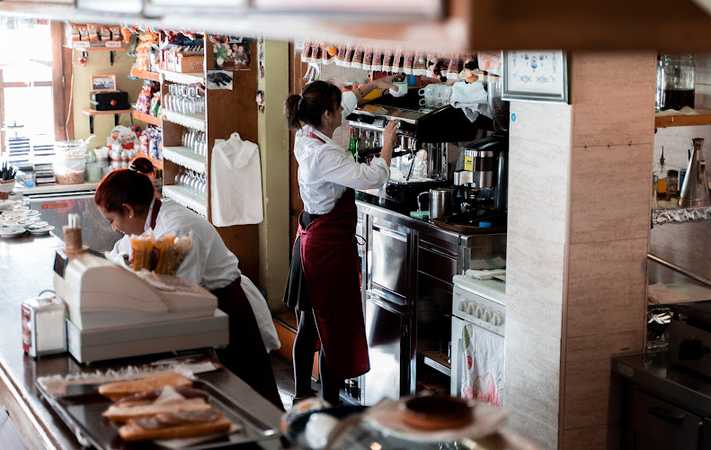 Fotografia tomada fuera de Kiosko Pista Grande - Tienda de esquí en Candanchú, Huesca