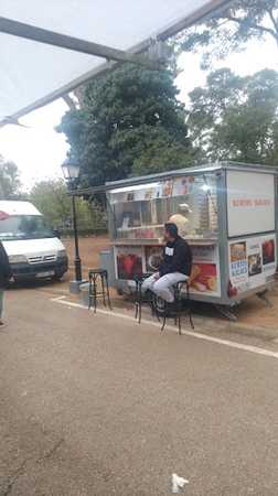Fotografia tomada fuera de Kurtos kalacs - Panadería en Herencia, Ciudad Real