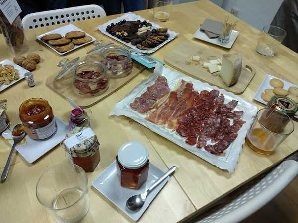 Fotografia tomada fuera de L'alforjeta (lalforjeta.com) - Botiga de regals en Benabarre, Huesca