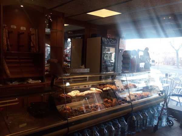 Fotografia tomada fuera de l'Avi Josep - Panadería en Cervelló, Barcelona