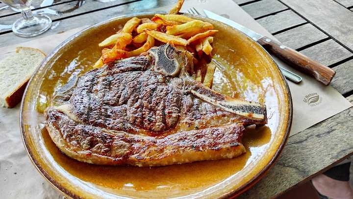 Fotografia tomada fuera de L'Hostal de Sant Miquel de Campmajor - restaurantes en Sant Miquel de Campmajor, Girona
