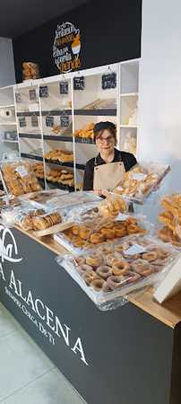 Fotografia tomada fuera de La Alacena - Tienda de alimentación en Moraleja, Cáceres