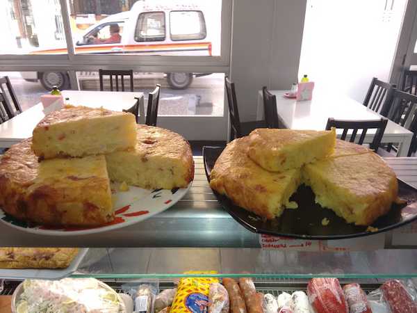 Fotografia tomada fuera de La Alemana. Cafeteria Charcuteria - cafeterías en La Línea de la Concepción, Cádiz