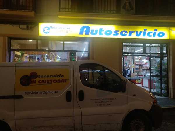 Fotografia tomada fuera de Autoservicio San Cristóbal - Supermercado en Puente Genil, Córdoba