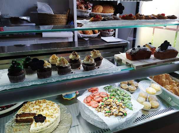 Fotografia tomada fuera de La Bodega de Alarcón - Delicatessen en Alarcón, Cuenca
